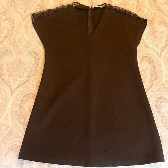Alice + Olivia Black Relaxed Lace Details Mini Dress - Picture 2 of 3